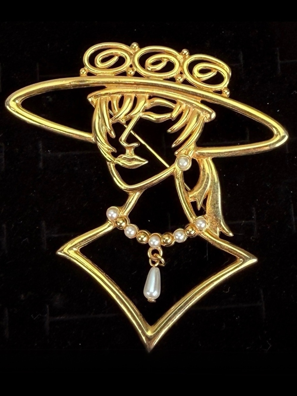 Vintage Jeannette jewelry JJ silhouette lady faux pearl goldtone brooch